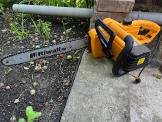 Elektrická pila Riwall 1840