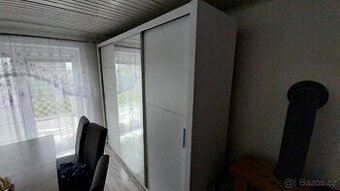 Šatní skříň velká