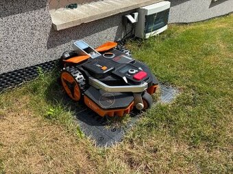 Robotická sekačka Worx Landroid Vision M800