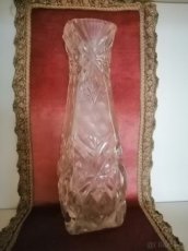 kvalit.broušená stará váza, gerbery zdarma