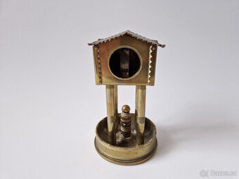 Starožitný stojánek na kapesní hodinky zákopové umění 1915