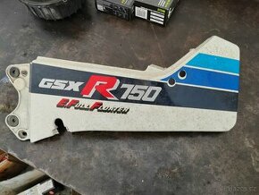SUZUKI GSX-R 750 GR75A levý zadní kryt podsedlovky