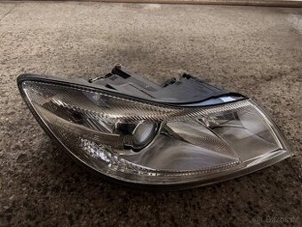 Pravý originál xenonový světlomet Škoda Octavia 2