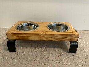 Dřevěný stojan na misky pro psy 300ml