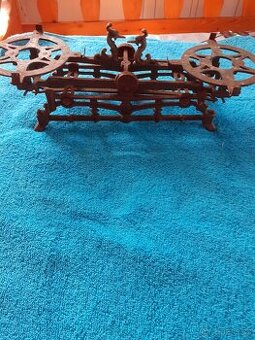 Starožitné dvou miskove  váhy  na 3 kg, váhy Eiwa, mlýnek