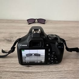 Canon EOS 2000D + EF-S 18-55 mm f/3.5-5.6 IS II