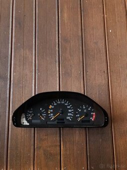 Budíky w202 c250td om605 - 1