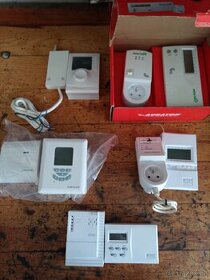 Pokojový termostat drátový bezdrátový ECOSTER CAR V2