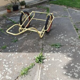 Prodám kárku-dvoukolák,výborný stav, vhodná i na přepravu