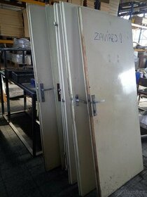 Použité dřevěné dveře