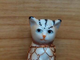 Porcelánová soška kočka kočička kotě drátkování ruční výroba