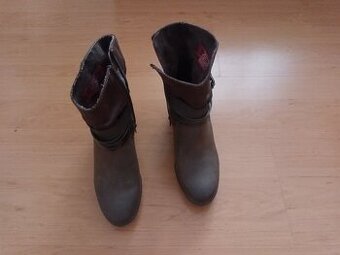 Dámské hnědé polokozačky s.Oliver