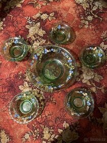 Starožitná skleněná souprava s talířky