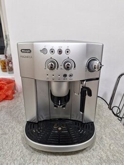 Automatický kávovar delonghi magnifica