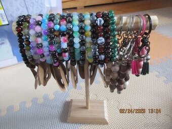 Náramky korálkové a klíčenky