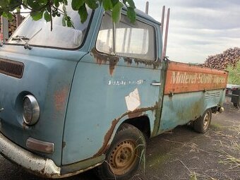 2x Volkswagen T2a Pickup (valník) – early bay verzia