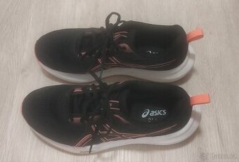 Prodám dámské sálové boty Asics GEL
 Velikost EURO 41.5