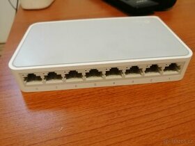 Switch 8-port + 2 routery