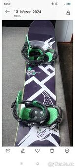 Snowboard s vázáním
