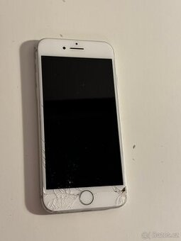 iPhone 8 64gb Silver, 77% batarie Rozbito Sklo.