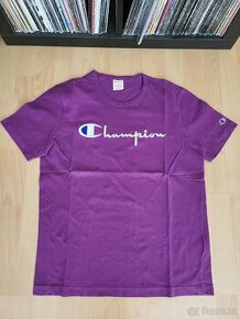 Champion T-shirt.