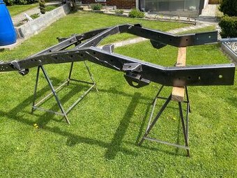 Navara D22 zadná polka Rámu NOVÁ