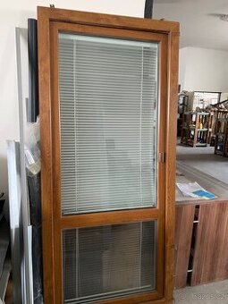 Balkonové dveře 903×2000 mm + žaluzie