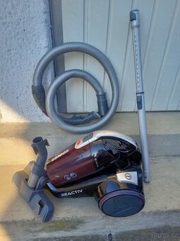 Bezsáčkový vysavač Hoover Reactiv, model RC 16011