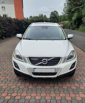 Volvo XC60 2.4D Automat-175hp r.2010 výbava Summum
