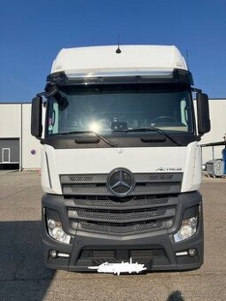 Mercedes s přívěsem PANAV