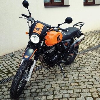 SWM - SIX6 500 Traveler - PŘEDVÁDĚCÍ MOTOCYKL