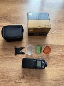 Prodám externí blesk Nikon SB-700 – výkonný a spolehlivý
