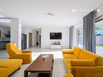 POUZE U NÁS Na prodej 5i velkorysý dům, Zamarovce, okres TN