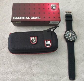 LUMINOX NAVY SEAL CARBON CASE