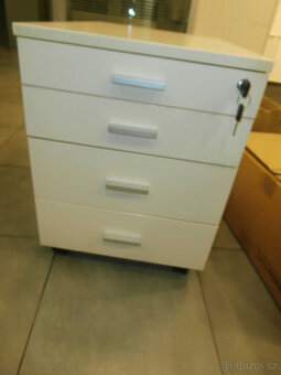 Skříňka se zásuvkami na kolečkách, kontejner od 500 kč