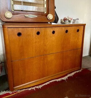 Retro nábytek z 60. let - peřináč z masivu