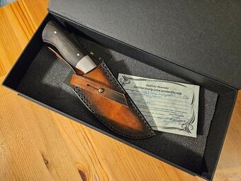 Úžasný nůž Cu Mai od Pavla Peremského - 10 000 let starý dub