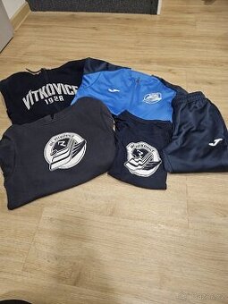 3x mikina, 1 tričko, 1 tepláky, vel 146-152