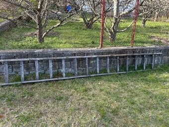 Dřevěný žebřík