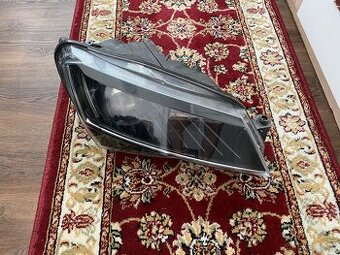 Přední pravé světlo Superb 3