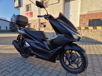 Prodám HONDA PCX125 DX, r. v. 2025, ABS, TC, ČR, 2015km