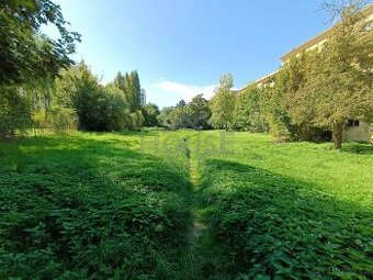 Prodej stavebního pozemku 2 882 m², Praha - Dejvice