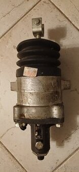 Hydraulický válec spojky