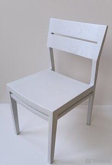 Masivní bílé židle