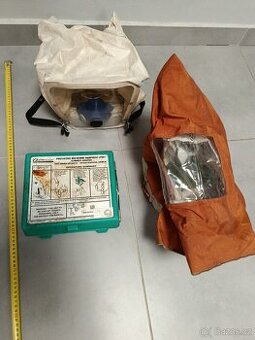 Kyslíkové masky z letadla a deka Korean Air