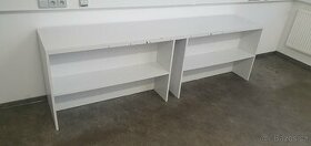 Prodám dlouhý odkládací stůl bílé barvy - 1