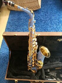 Světle modrý kvalitní saxofon ARBITER Jazz London