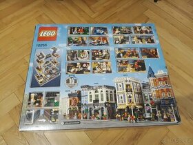 Lego Creator 10255 shromáždění na náměstí