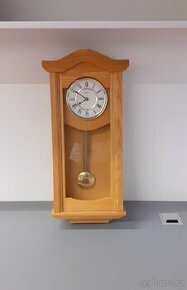 Kyvadlové nástěnné hodiny Hermle (světlé dřevo)