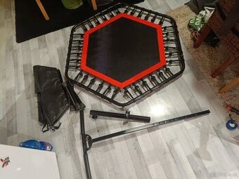 Trampolína s tyčí